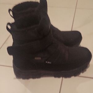 Black Winter Boots with Fur Trim